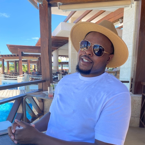 Meet your Posher, Lonnie - Picture 1 of 1